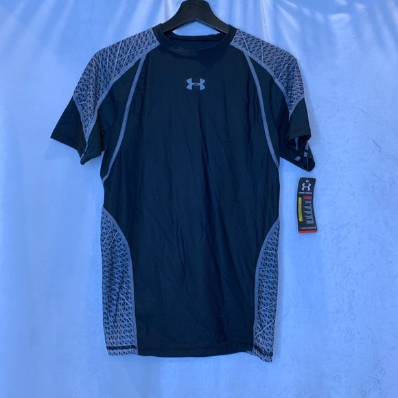 BNWT Men’s Under Armour black/grey/patterned compression Heatgear™️ short sleeve - Picture 2 of 5
